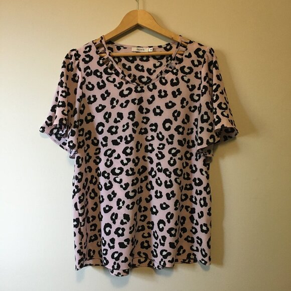 Ricki's Leopard Print Flutter Sleeve Cut Out Collar Top - Medium - Picture 1 of 15